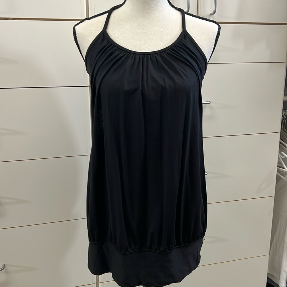 Lululemon size 6 tank with attached sports bra